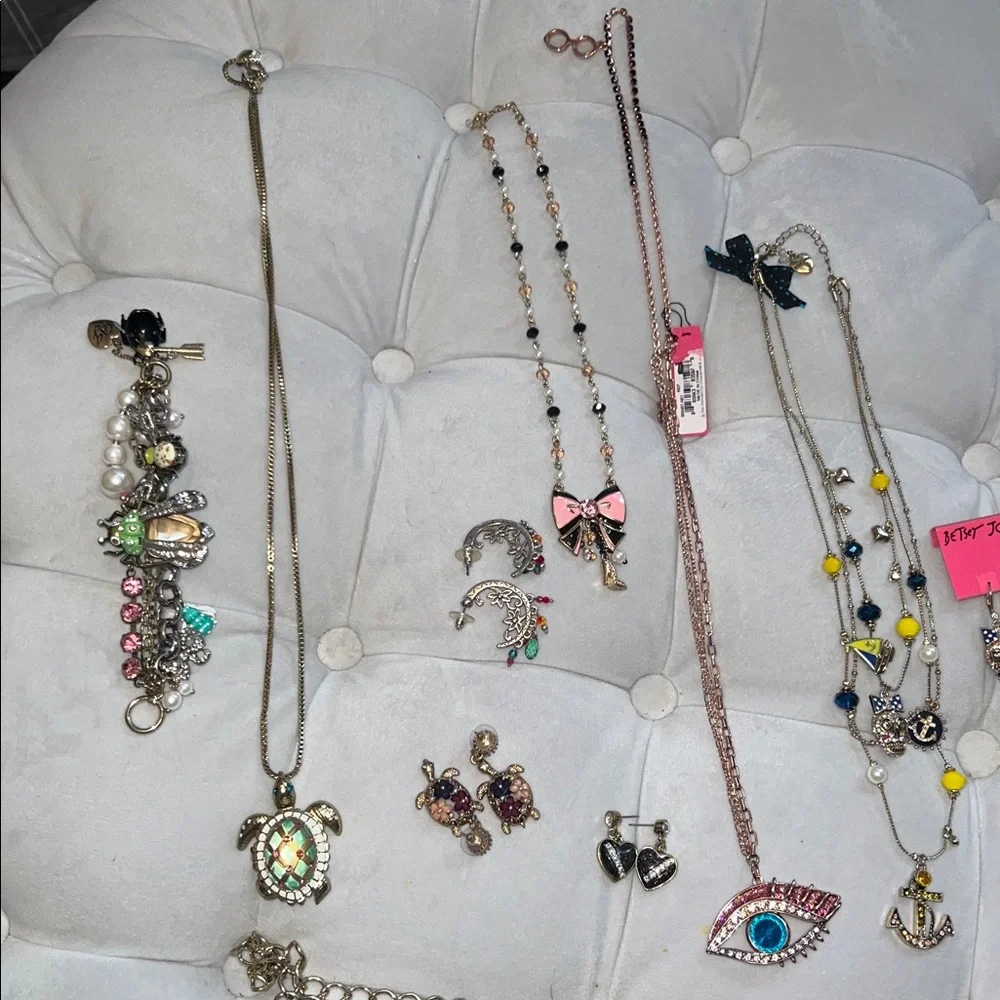 Collection of Jewelry - Picture 3 of 11